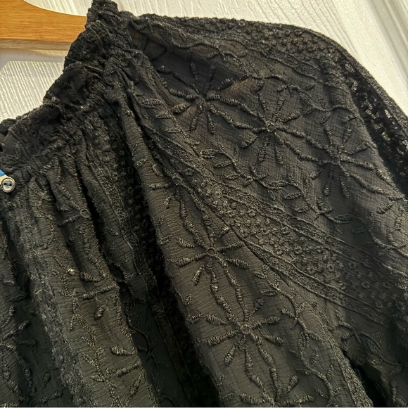Old Navy Black Lace Embroidered Blouse Peasant Top Long Sleeve Boho Size Large - Picture 3 of 10